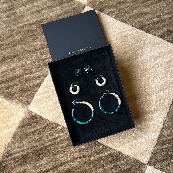 ANN TAYLOR Earrings - Picture 3 of 3